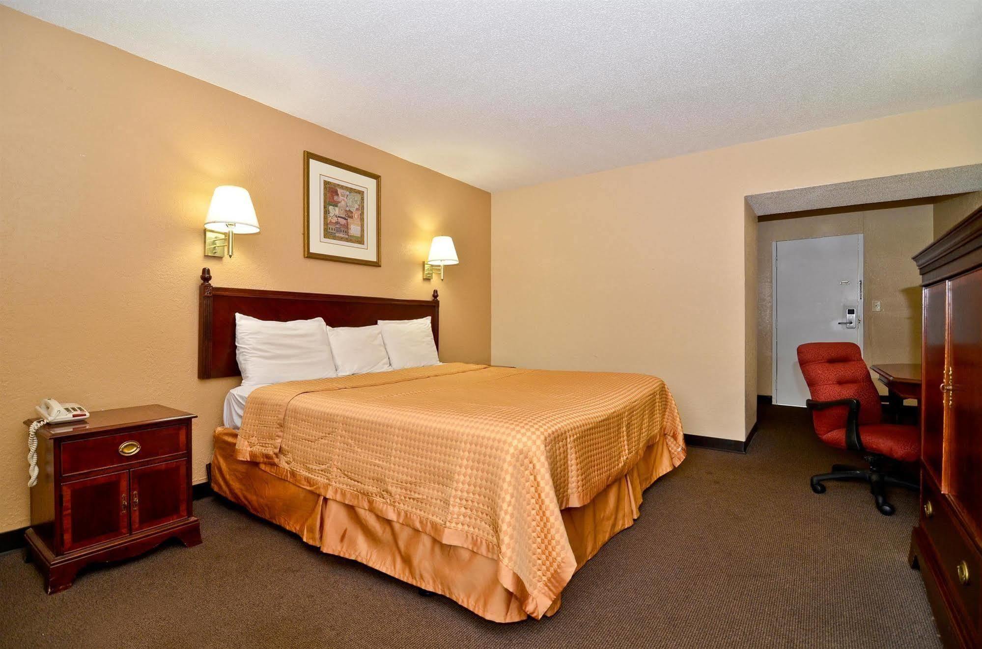 Americas Best Value Inn Smithfield Room photo